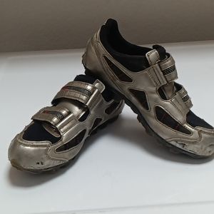 Women's Diadora biking shoes